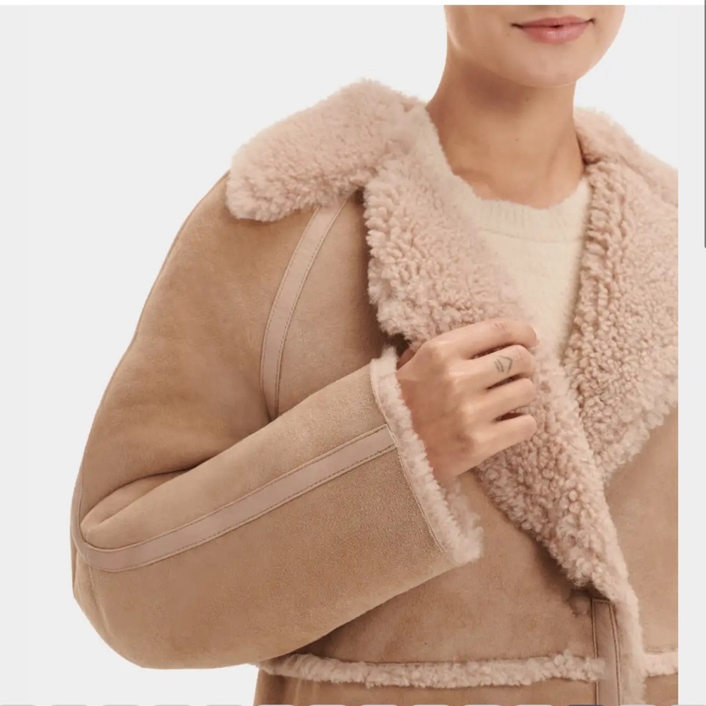 Ugg Women’s Fayre Twinface Sheepskin Coat. Size med. New with tags Sandalwood.